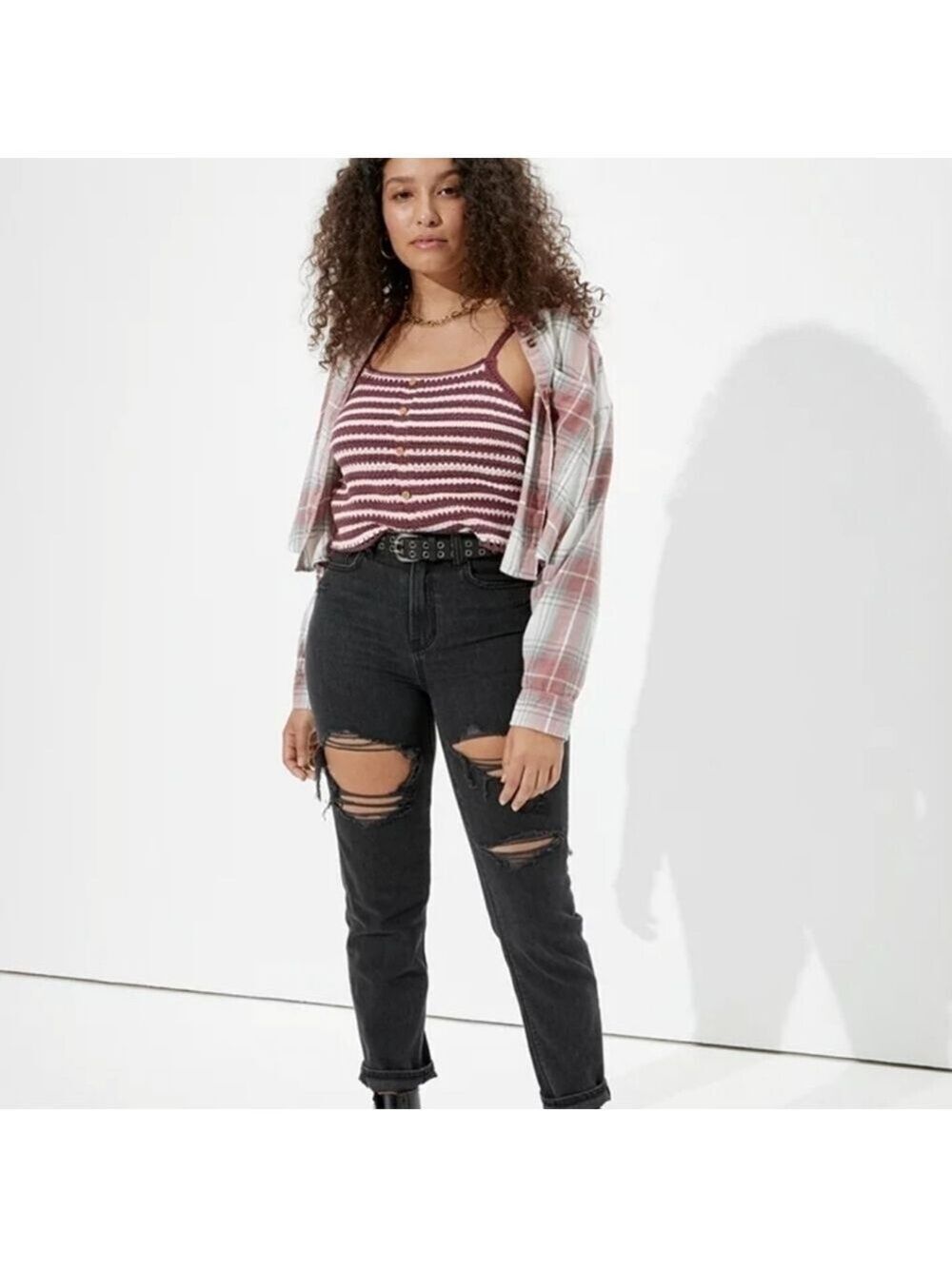 American Eagle Plaid Cropped Button Up Shirt Muted Red Gray Size Medium - Picture 5 of 14